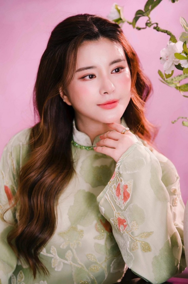 NSƯT Kim Oanh chăm đăng ảnh mới, bày tỏ hài lòng với nhan sắc hiện tại. 