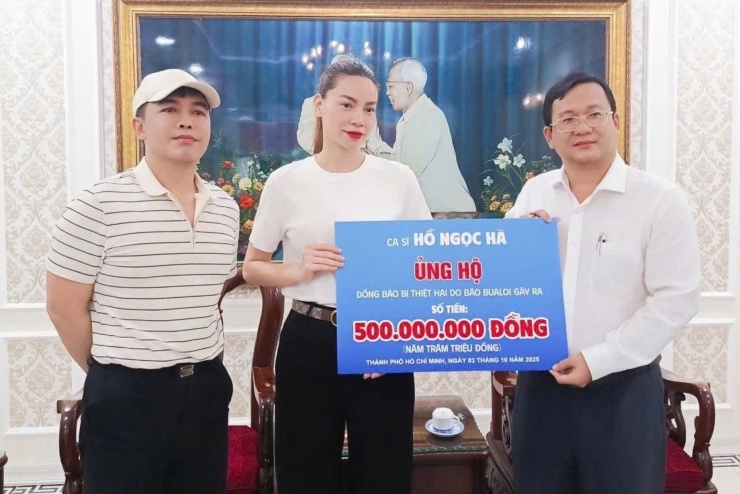Ca sĩ Hồ Ngọc Hà góp 500 triệu đồng ủng hộ đồng bào bị thiệt hại do bão Bualoi gây ra. 