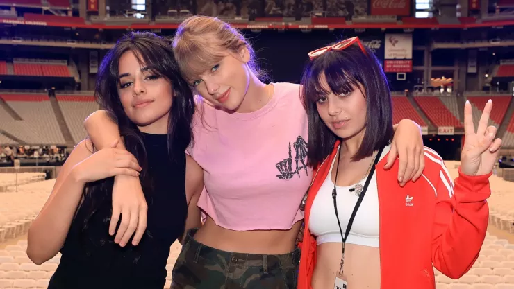 Taylor Swift, Charli XCX, Camila Cabello tại Reputation Stadium Tour.