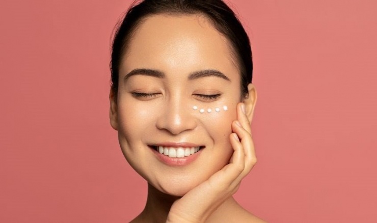 Vì sao chăm chỉ thoa kem mắt quanh năm suốt tháng nhưng mắt vẫn 