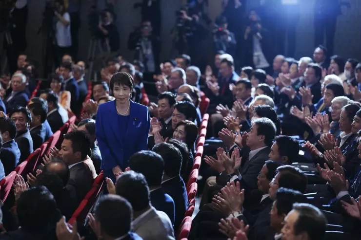 Bà Sanae Takaichi trong cuộc họp của đảng Dân chủ Tự do hôm 4-10. Ảnh: KYODO