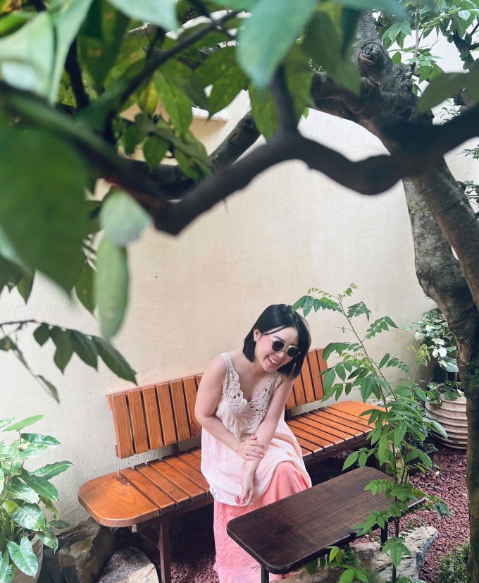 Hoàng Tăng Thị Thu Hương ở quán cà phê TP Buôn Ma Thuột, tỉnh Đắk Lắk, năm 2024. Ảnh: Nhân vật cung cấp