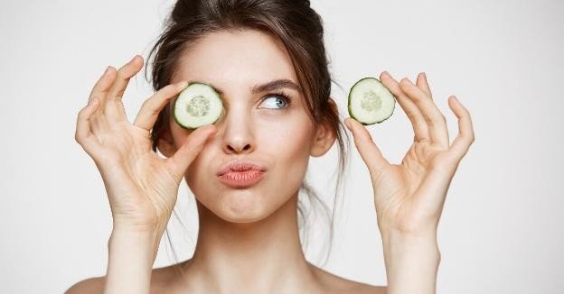 Vì sao chăm chỉ thoa kem mắt quanh năm suốt tháng nhưng mắt vẫn 