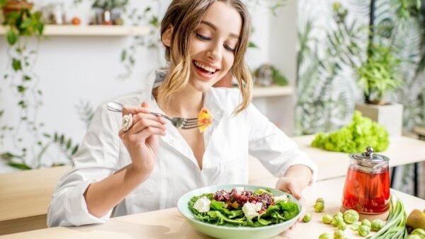 Vì sao chăm chỉ thoa kem mắt quanh năm suốt tháng nhưng mắt vẫn 