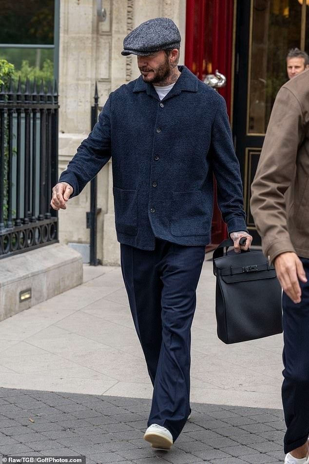 David diện mốt giàu ngầm với áo khoác len xa xỉ và túi Hermes dành cho nam. Ảnh: GoffPhotos