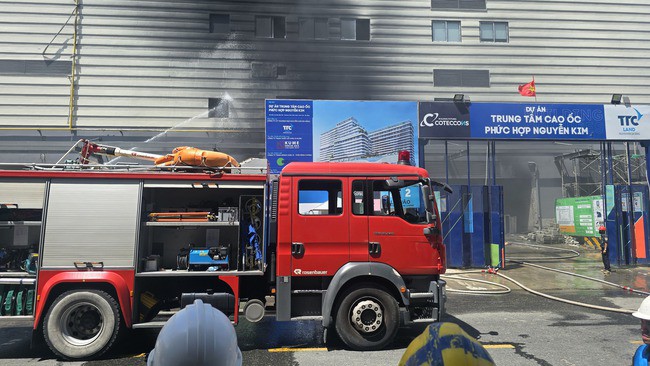 Cháy tại công trường cao ốc phức hợp Nguyễn Kim, hàng trăm công nhân sơ tán khẩn cấp - 3