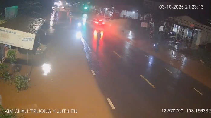 Xe con chạy với tốc độ cao, tông tử vong Chủ tịch UBND xã Dray Bhăng.