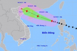 Bão Matmo đang giật cấp 14 trên Biển Đông