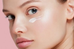 Vì sao chăm chỉ thoa kem mắt quanh năm suốt tháng nhưng mắt vẫn "gấu trúc"?