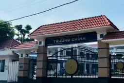 Ý kiến trái chiều quanh vụ mất điện thoại giáo viên yêu cầu học sinh viết 'người nghi ngờ'