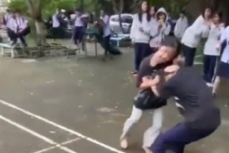 Giáo dục - du học - Làm rõ video 2 nữ sinh ở phường Hiệp Bình đánh nhau, nhiều người cổ vũ