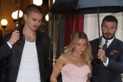 Thời trang - Nhà Becks tỏa sức hút trên đường phố Paris