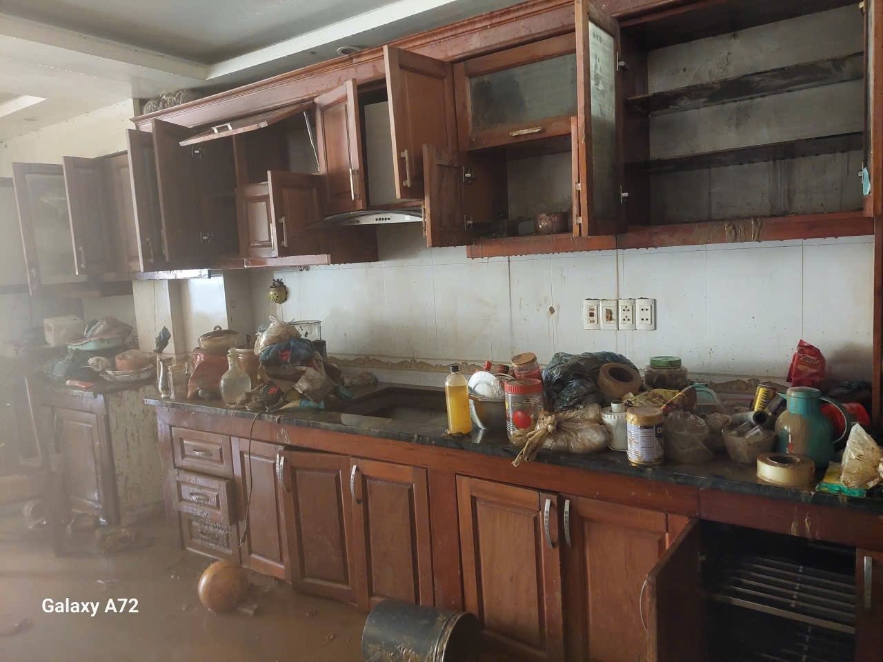 Cận cảnh nhà Hoa hậu Nông Thúy Hằng ở Tuyên Quang tan hoang sau lũ quét - 3
