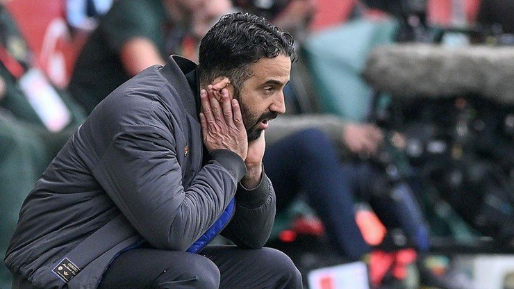 Áp lực đang đè nặng lên HLV Amorim