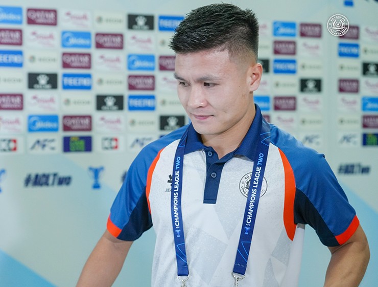 Quang Hải chấn thương và không thể tập trung cùng ĐT Việt Nam.