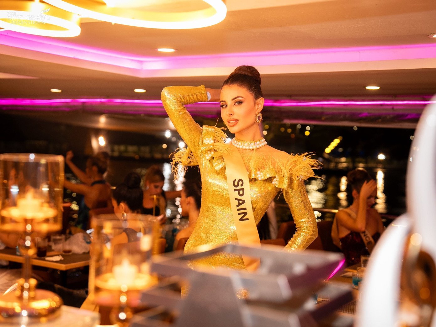Thí sinh Hoa hậu Hòa bình quyến rũ - 17