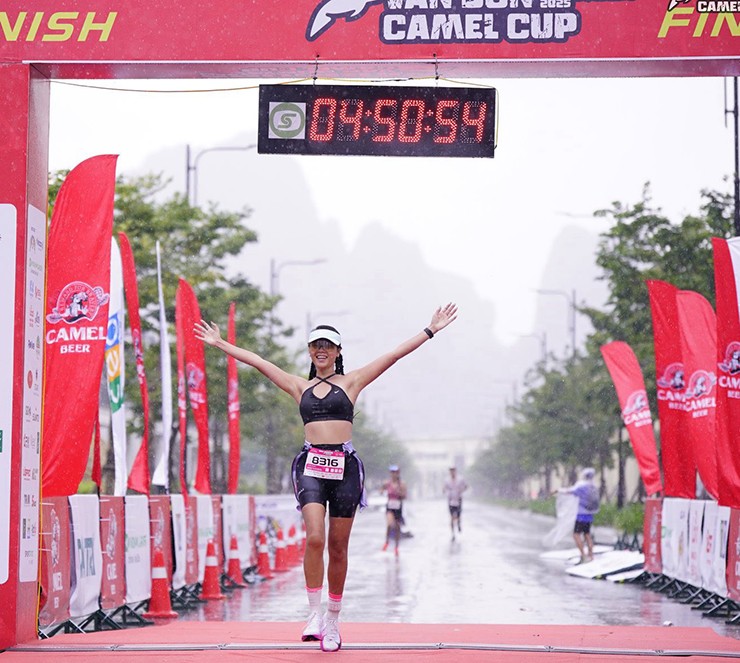 Người đẹp Loan Barbie nóng bỏng trên đường chạy, Vy Phan “đốt mắt” với bikini - 8