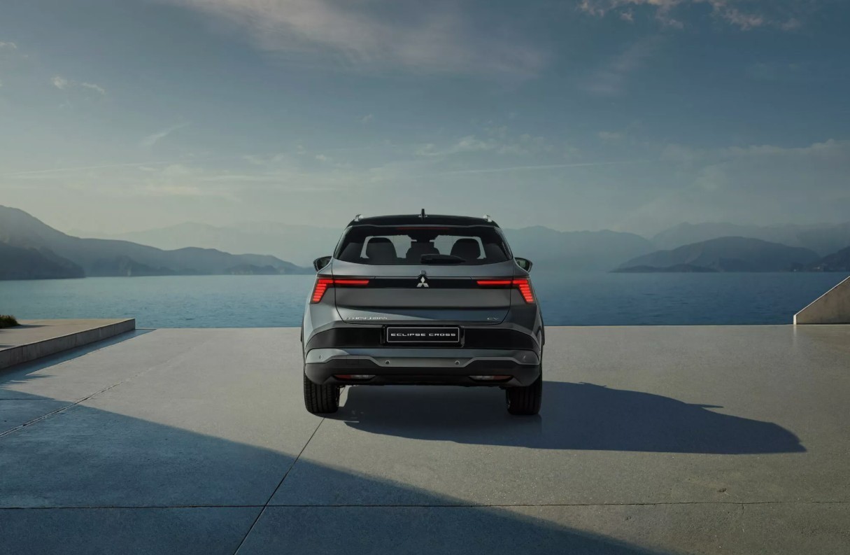 Xem trước mẫu xe điện Mitsubishi Eclipse Cross EV sắp ra mắt tại châu Âu - 3