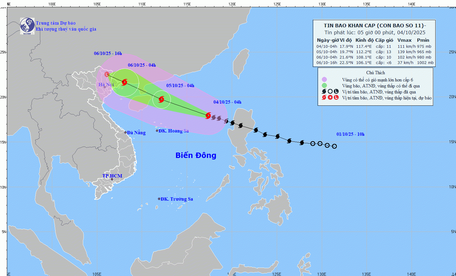 Bão Matmo giật cấp 14 trên Biển Đông.