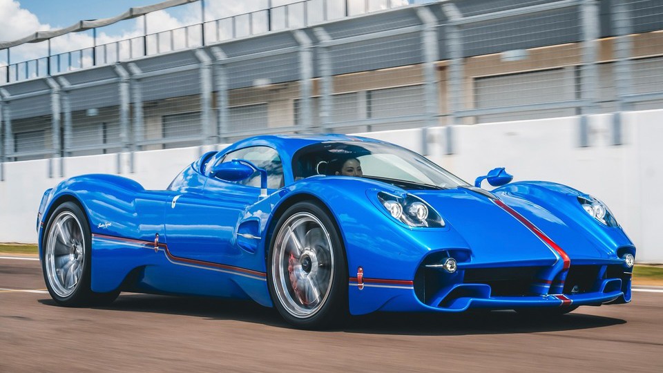 Siêu phẩm Pagani của nữ doanh nhân tham gia Gumball 3000 có gì đặc biệt? - 2