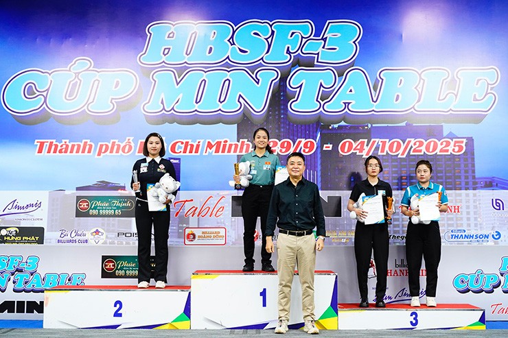 Trao giải nội dung carom 3 băng nữ với chức vô địch thuộc về Nguyễn Đức Yến Sinh
