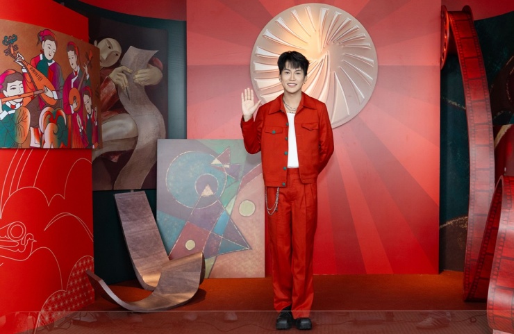 'Dâu hào môn' Midu đọ sắc hai hoa hậu - 8