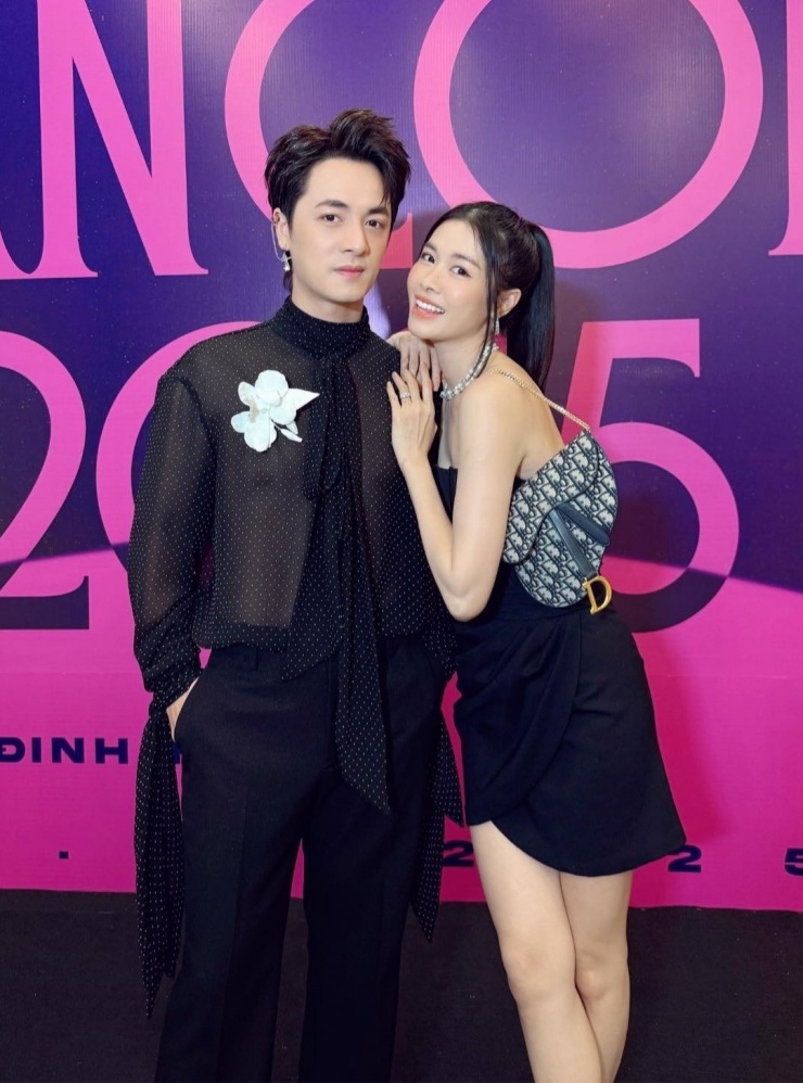 Thủy Anh cho biết sở hữu bộ sưu tập túi Hermes khoảng chục tỷ đồng và một số túi của Dior, trong đó có chiếc yên ngựa.