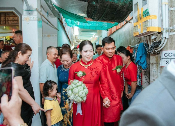 Màn rước dâu "nhanh thần tốc" vì hai nhà quá gần 