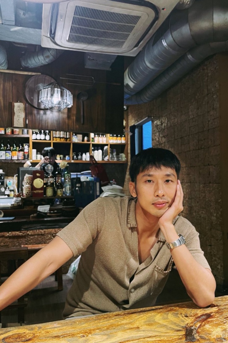 Diễn viên Tuấn Trần than thở gần đây đã lộ dấu hiệu tuổi trung niên.&nbsp;