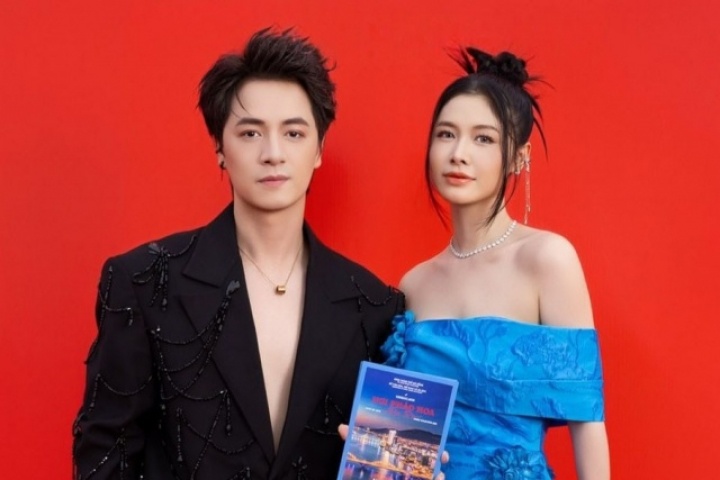 Thời trang sánh đôi của vợ chồng Đăng Khôi