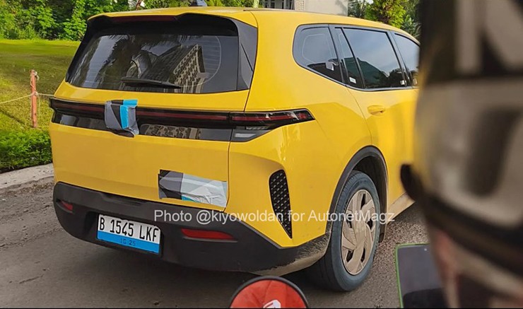VinFast Limo Green chạy thử tại Indonesia, bước chân vào “trận địa” MPV khu vực - 1