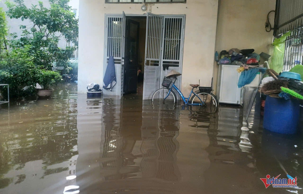 Khu dân cư &#39;ra ngõ nước ngập ngang người&#39; ở Hà Nội, phường xin đắp đê - 5