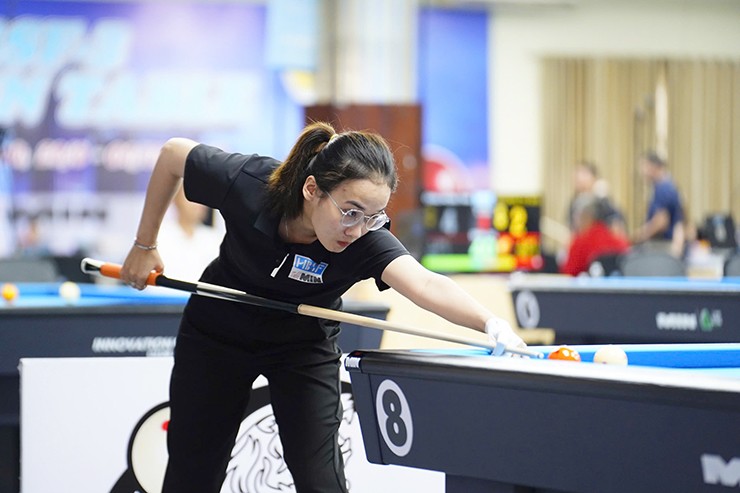 Nhà đương kim vô địch cúp quốc gia 2025 Hứa Thảo Huyền tiếp tục chứng tỏ mình đang là ngôi sao mới nổi của làng carom 3 băng nữ khi kết thúc giải đấu với vị trí top 4 chung cuộc.