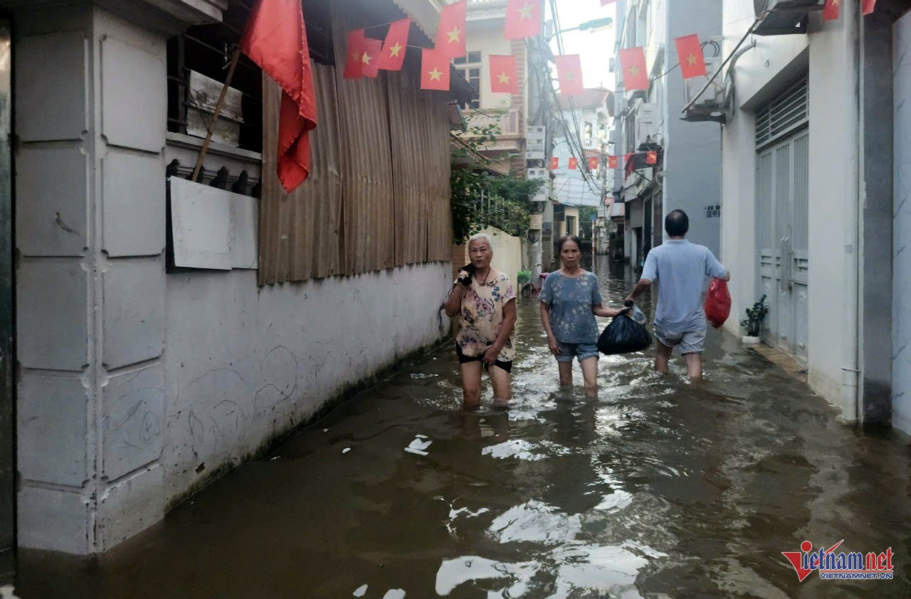 Khu dân cư &#39;ra ngõ nước ngập ngang người&#39; ở Hà Nội, phường xin đắp đê - 8