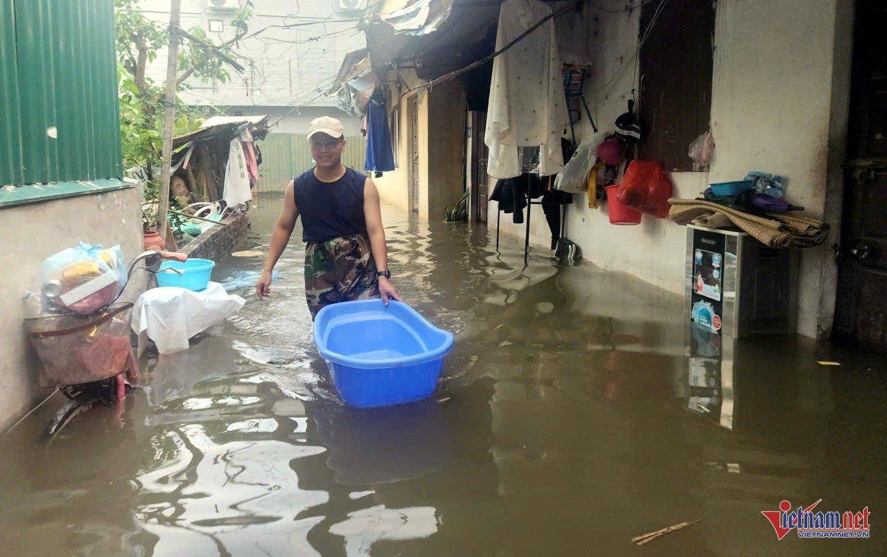 Khu dân cư &#39;ra ngõ nước ngập ngang người&#39; ở Hà Nội, phường xin đắp đê - 9