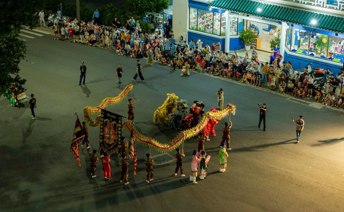 Lân - sư - rồng "đại náo" đường phố Huế - 13