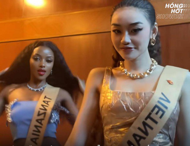 Trong đoạn livestream của bạn cùng phòng, đại diện nhan sắc Việt tại Miss Grand International 2025 - Yến Nhi - vô tình để lọt tiếng đang nói chuyện điện thoại với người thân quen.