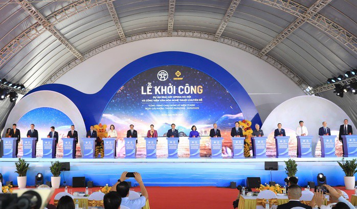Các đại biểu bấm nút khởi công dự án Nhà hát Opera Hà Nội