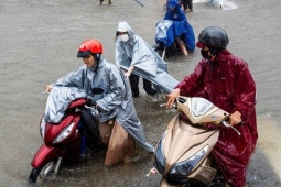 Tin tức trong ngày - Hà Nội khuyến khích người dân làm việc online để ứng phó bão