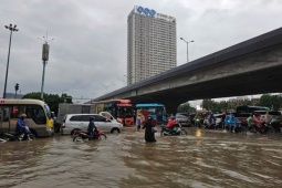 Tin tức trong ngày - Miền Bắc chuyển mưa lớn xối xả từ đêm nay