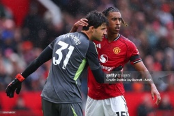 Bóng đá - Thủ môn trẻ Lammens giải cứu MU, được yêu mến hơn Onana - Bayindir