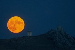 Thế giới sắp đón 3 siêu trăng liên tiếp