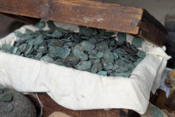 Trục vớt thành công kho báu 1 triệu USD từ "hạm đội ma"