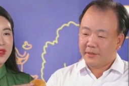 Cục trưởng lên sóng livestream bán bánh trung thu