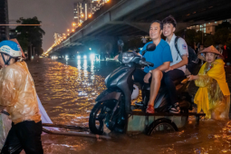 Bão Matmo suy yếu: …