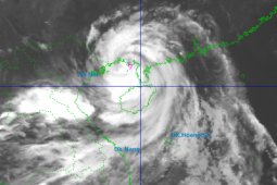 Tin tức trong ngày - Bão số 11 giật cấp 15 đang ở trên vịnh Bắc Bộ
