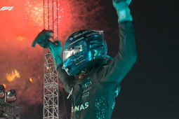 Kết quả đua xe F1, Singapore GP: Russell tận dụng sai lầm của Verstappen