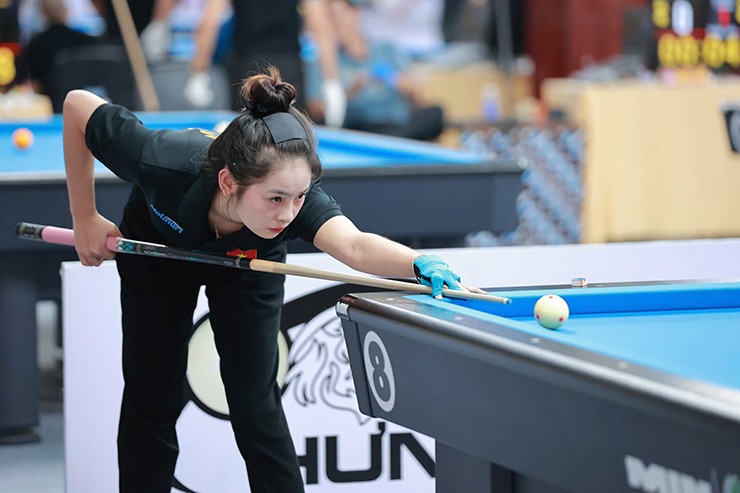 Đáng chú ý, Thanh Trúc chỉ mới tiếp xúc với Billiards chưa đầy một năm. Nữ cơ thủ quê Hưng Yên trước đó là VĐV ở bộ môn kickboxing nhưng đã phải nghỉ thi đấu vì chấn thương.