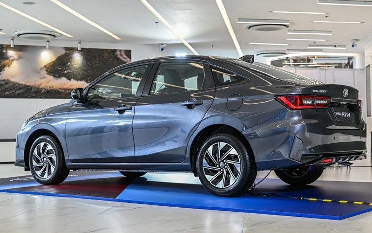 Vừa ra mắt, Toyota Vios Hybrid đã “gây sốt” với hơn 3.700 đơn đặt hàng - 8