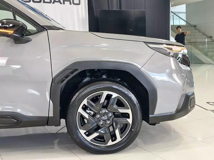 Subaru Forester ra mắt, giá tăng mạnh gần gấp đôi đời cũ - 4